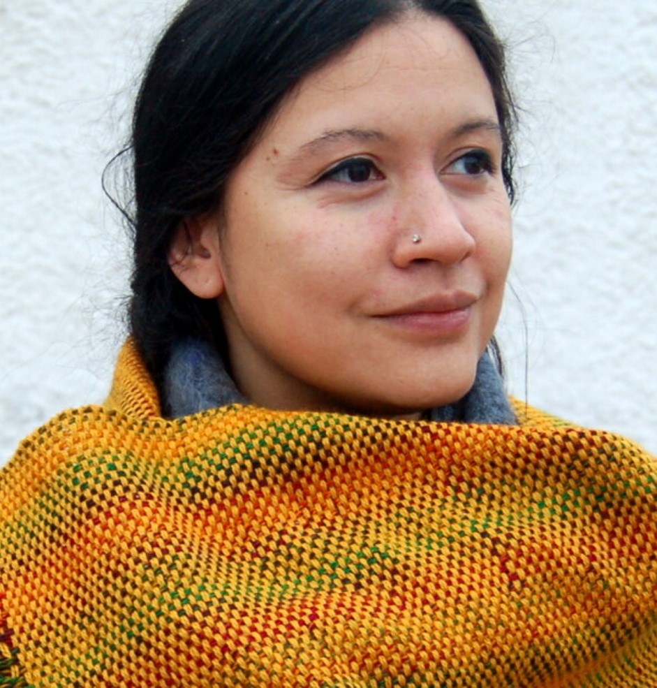 Women with dark hair and orange shole.