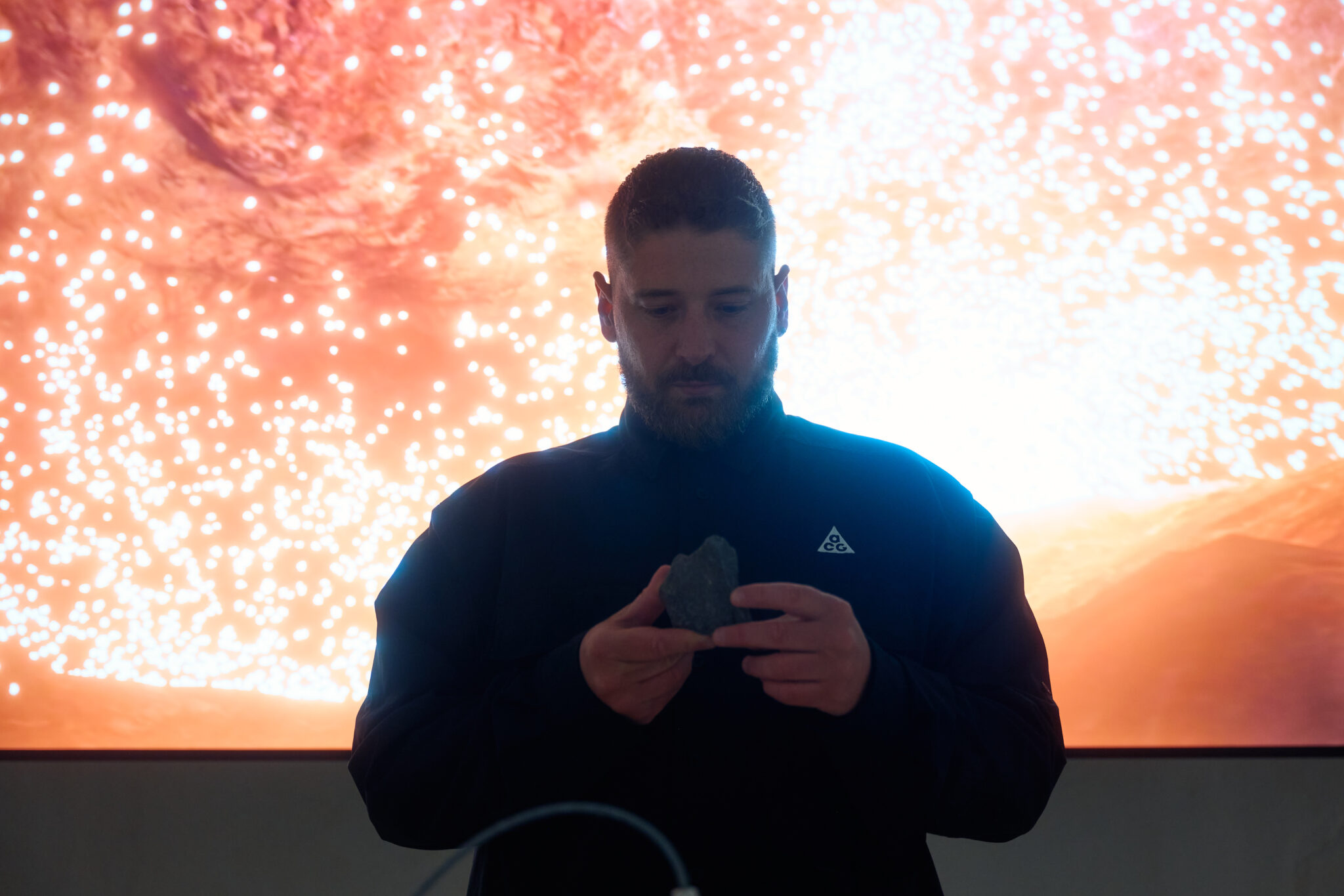 Benjamin Knock in front of his artwork