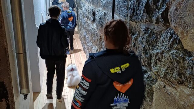 JOPO students entering the Catacombs