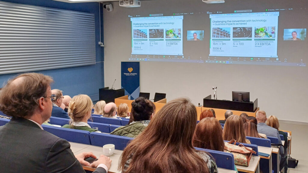 Tuomas Syrjänen, Futurice, piti esityksensä etänä.